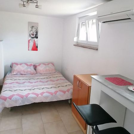 Soba Sanja Appartement Pula Buitenkant foto